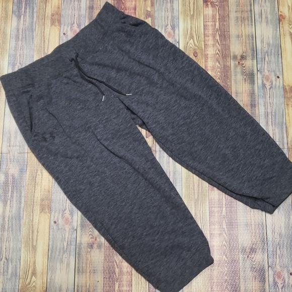 Under Armour Pants - UNDERARMOUR WOMENS CROPPED SWEATS SIZE LARGE